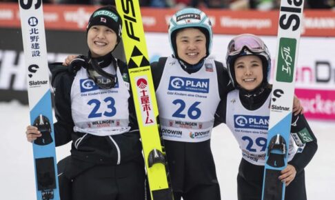 【スキージャンプ】伊藤有希V、高梨沙羅も3位で日本勢が表彰台独占　W杯女子第17戦