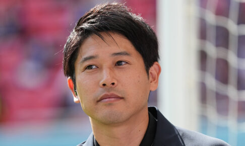 【ブンデスリーガ】内田篤人、古巣シャルケを訪問で地元メディアも凱旋に熱狂「上月を鼓舞、希望を託す」