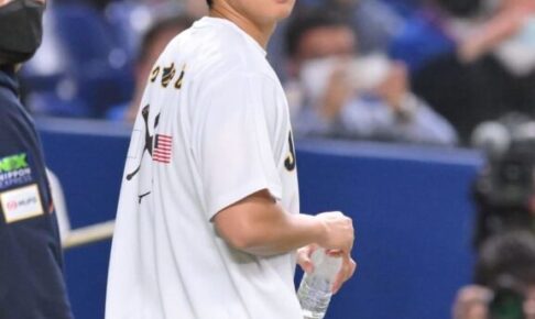 【WBC】侍・大谷翔平が合流即練習　球場雰囲気一変の大歓声　ファンに手を振って応える　無数のフラッシュも