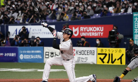 阪神戦で驚愕の膝つき本塁打を放った侍ジャパン・大谷翔平