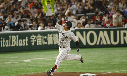 【WBC】侍ジャパン、牧秀悟が今大会“第2号”　大谷翔平の代打でレフトスタンドへ叩き込む