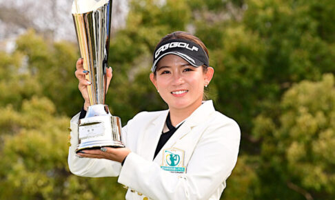 【女子ゴルフ】吉本ひかるがプレーオフ制し涙の初勝利、黄金世代12人目の優勝者に　明治安田生命レディス