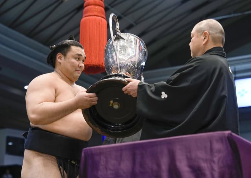 【大相撲】春場所、新関脇の霧馬山が初優勝　モンゴル9人目