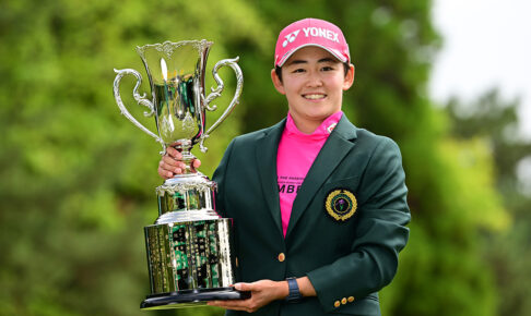 【女子ゴルフ】岩井明愛が逆転で初優勝、双子Vはツアー史上初　KKT杯バンテリンレディス最終日