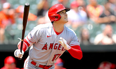 【MLB】大谷翔平、連敗止めた先制第10号　バットの先でも驚愕の技あり115メートル弾