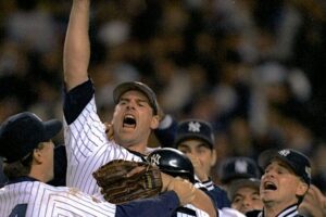 【MLB】ナンバーワン・ポーズに兜や金色のダンベル……今昔の野球パフォーマンスについて考える