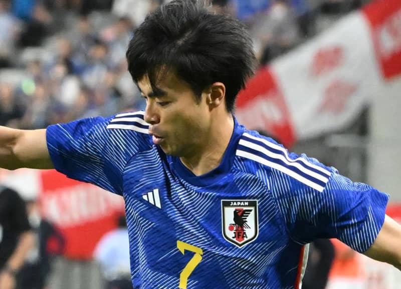 三笘弾で追加点!ペナルティエリア内切り込み右足シュート 相手DF当たりコースが変わってゴールへ 三笘弾で追加点!ペナルティエリア内切り込み右足シュート 相手DF当たりコースが変わってゴールへ