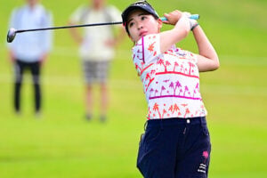 【女子ゴルフ】永井花奈が単独首位に浮上、1打差2位に桑木志帆　資生堂レディスオープン2日目