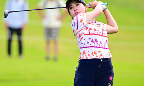 【女子ゴルフ】永井花奈が単独首位に浮上、1打差2位に桑木志帆　資生堂レディスオープン2日目