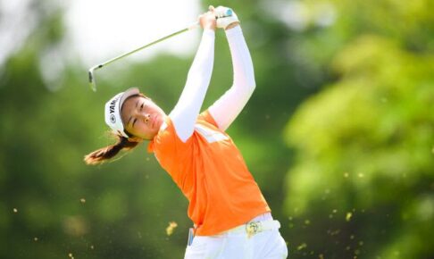 飛ばし屋ルーキー・神谷そら、アイアンは「右サイドでさばいて」7番で170ヤード！