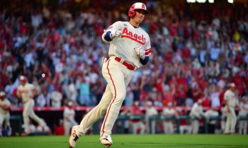 【MLB】大谷翔平が「マット・オルソンに盛大な挨拶」　全体トップに並ぶ43号、衝撃満塁弾に公式も称賛
