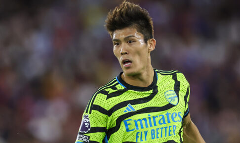 【プレミアリーグ】「ストップウォッチが必要」冨安健洋、今季初先発も痛恨退場…　新ルールで混乱、疑惑の判定に指揮官憤慨「コメントする気はない」