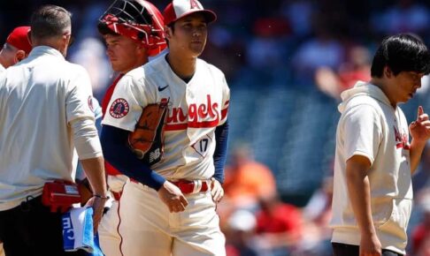 緊急降板の大谷翔平は「検査中」　腕に疲労、監督が予兆を明かす「痛みは無いと言っていたが、1回直後に違和感が…」