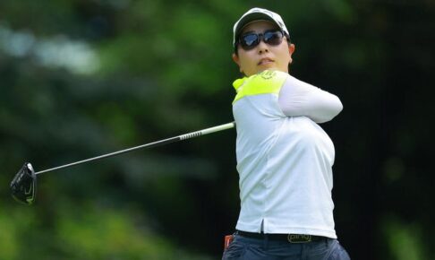 比嘉真美子は27ホールを乗り切り上位へ 「いっぱい食べて、いっぱい寝て」明日に備える