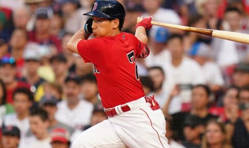 【MLB】吉田正尚、8月初の1試合3安打　28試合ぶりに快音連発…4打席連続出塁に本拠地喝采