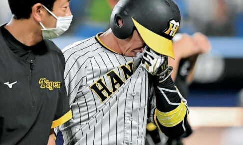 阪神・岡田監督の激怒は当然か　“看過できない死球”へ発した強いメッセージ　1人、ヤクルトベンチを見つめた指揮官の姿