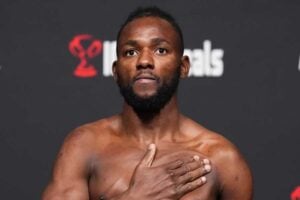 「BreakingDownより全然面白いな」　元RIZIN王者がUFCの舞台で大暴れ…ペットボトル投げつけ乱闘寸前