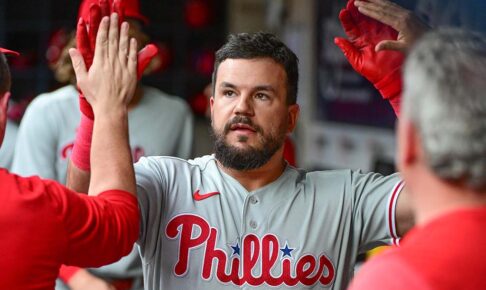 【MLB】シュワーバーの「激昂シーン」が大人気　悪名高き“名物審判”ヘルナンデスが引退発表、米メディアが迷場面を特集