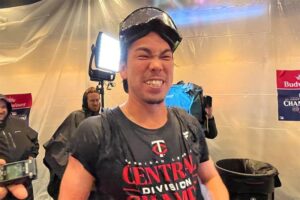 【MLB】前田健太が歓喜の美酒「最高です」　PO18連敗ストップへ意欲「ここから大事」