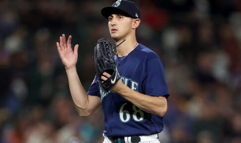 メジャーで前代未聞の蛮行に批判殺到　観客が投げたボールが投手直撃「危険」「球場から追放だ」