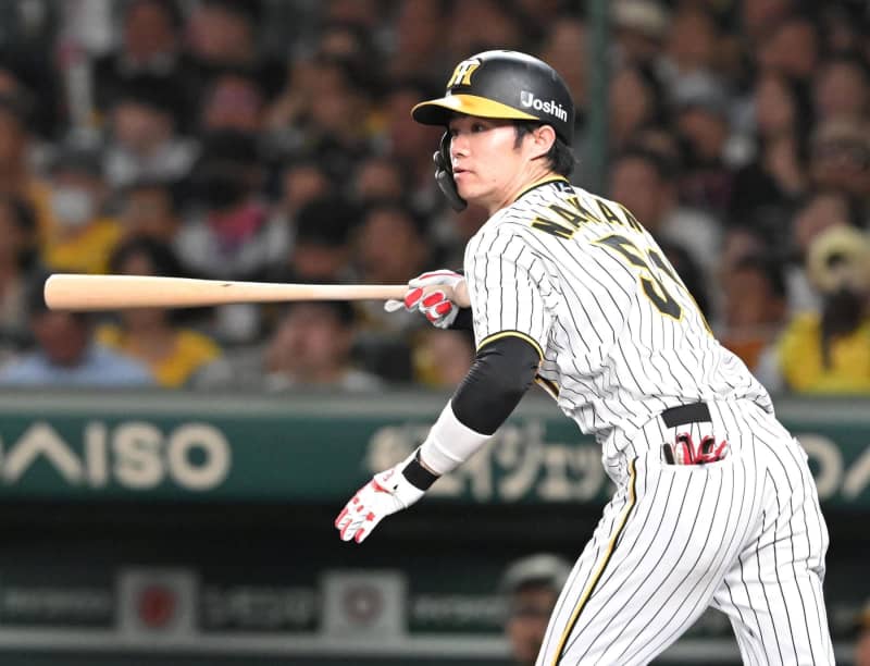 阪神・中野と中日・岡林がし烈な最多安打争い 追われ、並ばれ、突き放す 両軍ファンも大歓声 阪神・中野と中日・岡林がし烈な最多安打争い 追われ、並ばれ、突き放す 両軍ファンも大歓声