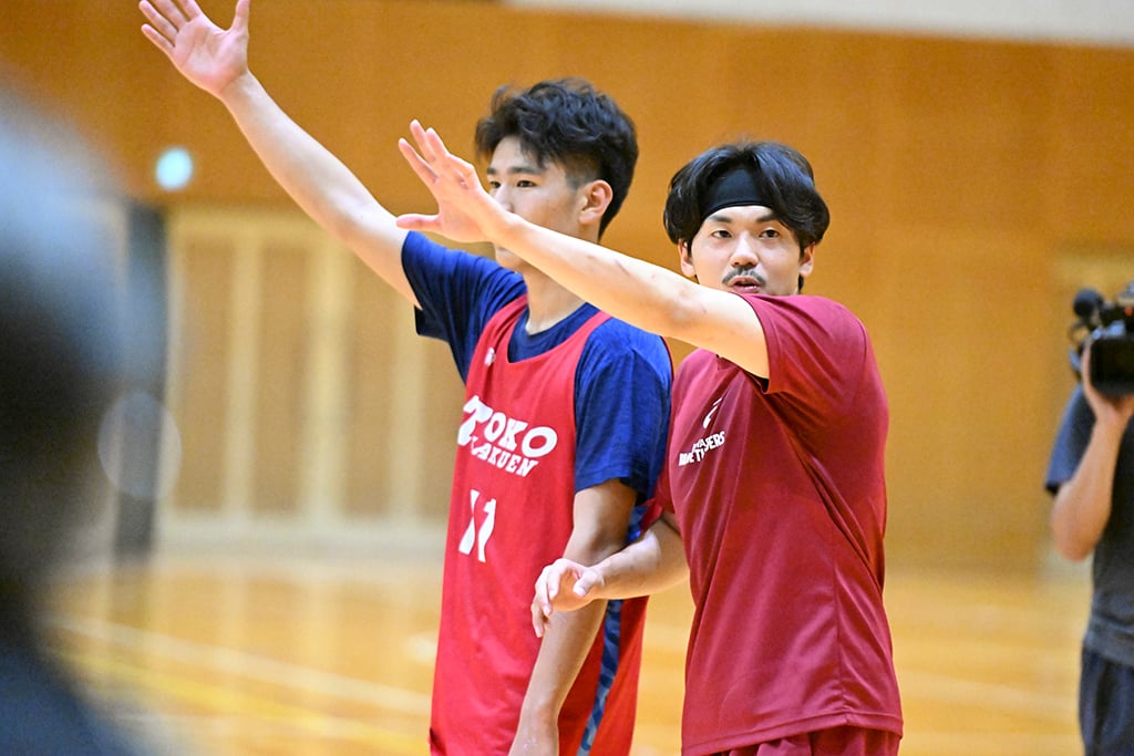 元バスケ日本代表主将が伝えたメンタルの重要性 “サプライズ訪問”の篠山竜青が熱血指導「ウィンターカップで輝いて」 元バスケ日本代表主将が伝えたメンタルの重要性 “サプライズ訪問”の篠山竜青が熱血指導「ウィンターカップで輝いて」