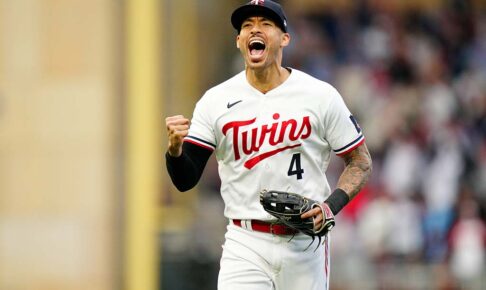 【MLB】大谷翔平を本塁で刺した中継プレーに驚きの声　なぜ右翼線への打球で遊撃手コレアがカットに入ったのか……