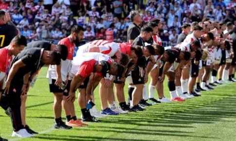 「君たちは敗者ではない」日本代表の”お辞儀”が再脚光! 涙の敗退も、大会公式は「いつまでも謙虚なエンターテイナー」と称賛!【ラグビーW杯】 「君たちは敗者ではない」日本代表の”お辞儀”が再脚光! 涙の敗退も、大会公式は「いつまでも謙虚なエンターテイナー」と称賛!【ラグビーW杯】