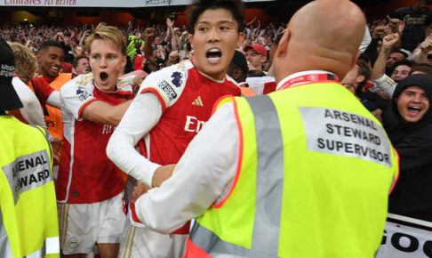 アーセナル冨安が「ボックス内にいたことで試合が変わった」　マンC戦の決勝点演出に英喝采「突然無防備に」