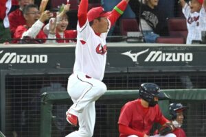 広島　劇的サヨナラ勝ちで珍光景　真っ先にベンチを飛び出した新井監督にファン沸騰「微笑ましい」「カープファンが」