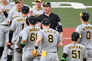 阪神　歴史的猛攻で初戦に大勝　球団新記録の13安打で山本由伸KO　采配ズバズバの岡田監督は日本シリーズ初勝利