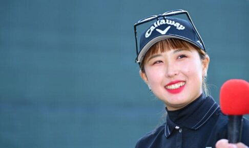 涙するキャディとスマイルハグ…リ・ハナが笑顔いっぱいの初優勝　日本語で決意「2勝目、3勝目を目指して頑張ります」