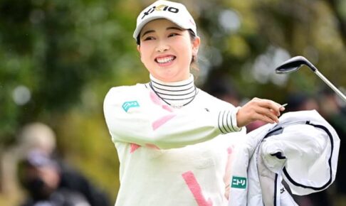 女子ゴルフ小祝さくら＆岩井姉妹がセッション　ウクレレでの弾き語りにファン歓喜「癒されます」