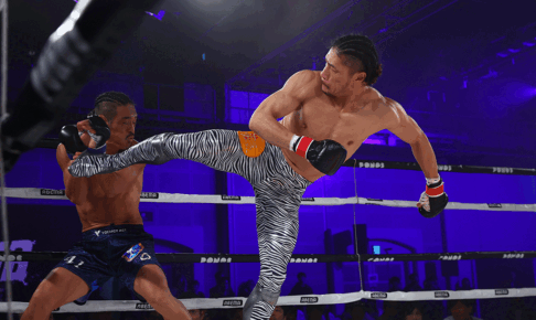 【FIGHT CLUB】「まだ行けるって！」絶叫の中、無念のドクターストップ……　前口太尊が“元年俸120円Jリーガー”にTKO勝ち