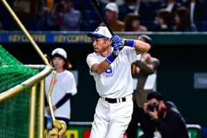 イチロー氏、打撃練習で豪快120m弾　50歳の11発に拍手喝采、松坂大輔氏とアーチ合戦