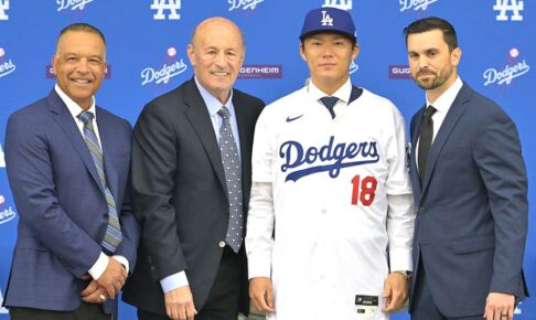 【MLB】「LAという街全体が興奮している」山本由伸の入団会見を受けて、ご満悦のロバーツ監督　「素晴らしい才能、人格者が集まった」とニッコリ