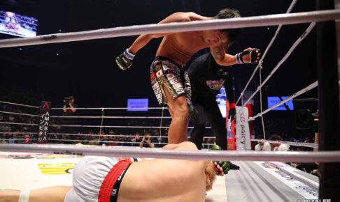 【RIZIN.45】「モテてしゃーないのは俺」皇治、宣言通りのサッカーボールキックでキングカズ息子を撃破 【RIZIN.45】「モテてしゃーないのは俺」皇治、宣言通りのサッカーボールキックでキングカズ息子を撃破