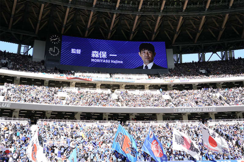 日本代表、史上初の“元日決戦”に観客「6万1916人」 フレッシュメンバーも起用で大歓声 日本代表、史上初の“元日決戦”に観客「6万1916人」 フレッシュメンバーも起用で大歓声