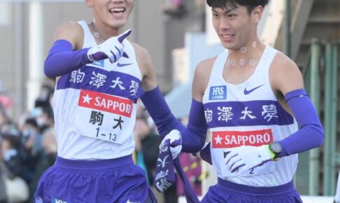 駒大が首位キープ　2区鈴木芽吹主将も快走で3区の“怪物”佐藤圭汰へ　2位青学大との差は22秒に詰められるも駅伝23区間連続1位通過守る