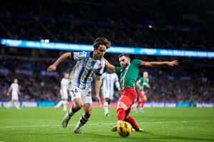 久保建英、7得点目逃すも「クロスバーが震えるほどのシュート」　スペイン紙が奮闘のアラベス戦を称賛「相手にとって常に厄介者」【ラ・リーガ】