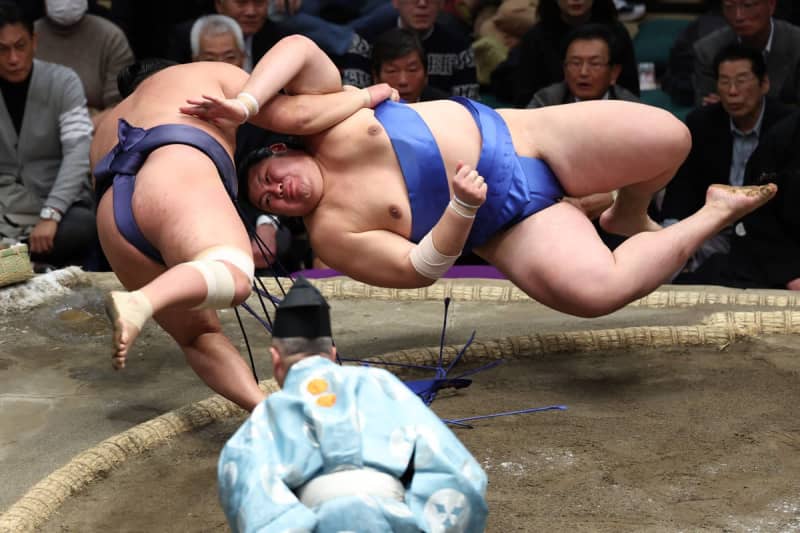 【初場所】大の里が大関初挑戦で完敗も 元琴奨菊は「遠くないうちに横綱や大関を倒すかも」と期待 【初場所】大の里が大関初挑戦で完敗も 元琴奨菊は「遠くないうちに横綱や大関を倒すかも」と期待