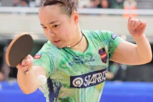 卓球　伊藤美誠がヒヤヒヤ16強進出、2戦連続フルゲーム激闘で4-3薄氷勝利　残り1枠のパリ五輪代表懸けた最終決戦、初戦から苦戦も