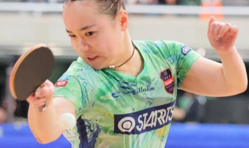 卓球　伊藤美誠がヒヤヒヤ16強進出、2戦連続フルゲーム激闘で4-3薄氷勝利　残り1枠のパリ五輪代表懸けた最終決戦、初戦から苦戦も