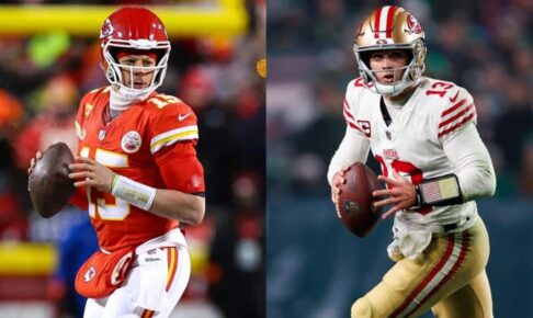 第58回スーパーボウルではチーフスが赤、49ersが白のユニフォームを着用