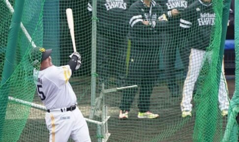 ソフトバンク小久保監督「彼は救われたんじゃないですか」FA移籍の山川穂高が初の屋外フリーで柵越え連発　週末のスタンドに拍手や歓声