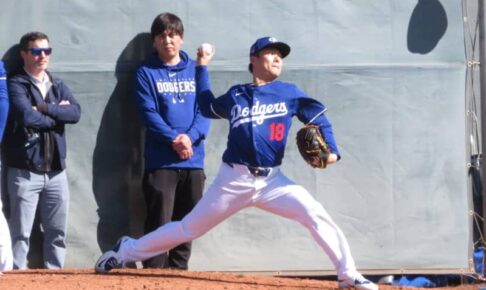 山本由伸の独特フォーム　打席に入った同僚「タイミング取りづらい」MLB1年目キャンプ初日にブルペン入り「マジでエグい」