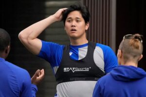 大谷翔平の「体の厚みやばい」　Tシャツはち切れそう…極太腕が「仕上がっててビビる」