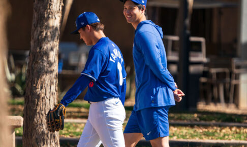 【MLB】「大谷ピッチングコーチ？」山本由伸がブルペン登板　背後で「うんうん」と見守る二刀流にファン熱視線
