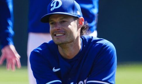 大谷翔平も称賛…ド軍右腕の“日本語シャツ”に爆笑　まさかのワードに「夫婦で大好き」