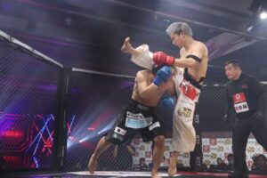 【BreakingDown】“空手家”が少林寺拳法を圧倒　ダンチメン・あつき、バンタム級T決勝へ